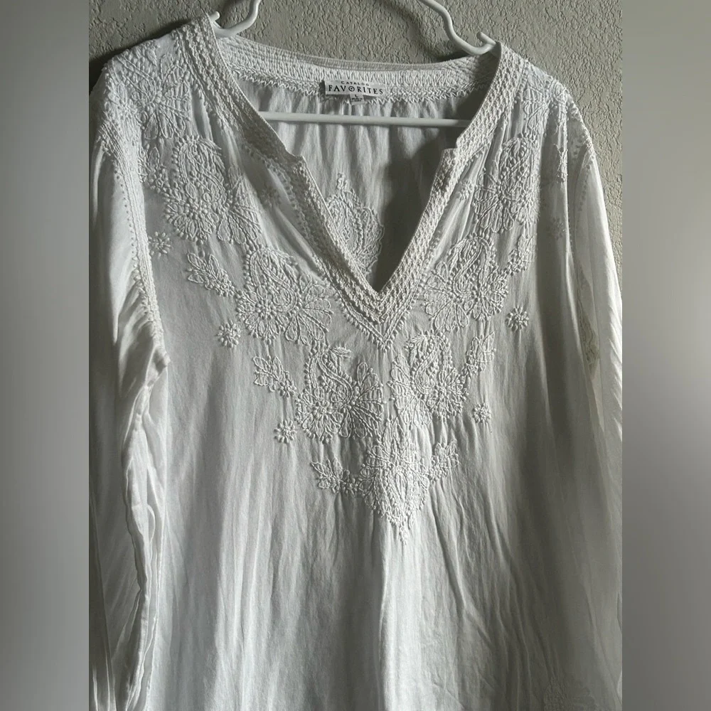 Catalog Favorites white v neck embroidered shirt, women’s large. 100% cotton. - Picture 3 of 9